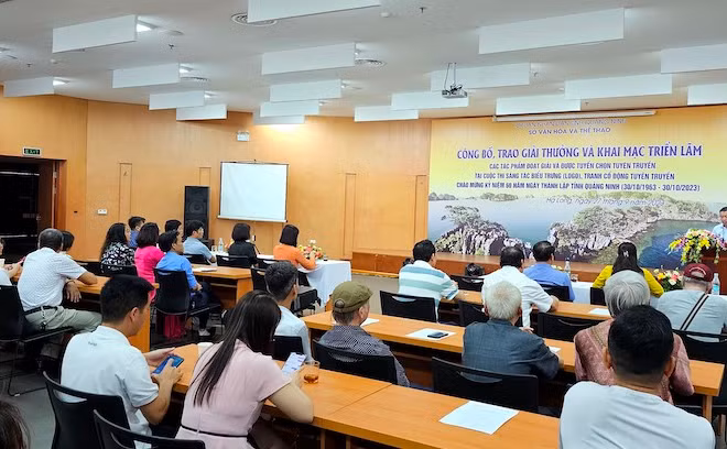 Quang cảnh lễ trao giải Cuộc thi sáng tác biểu trưng (logo), tranh cổ động tuyên truyền chào mừng 60 năm Ngày thành lập tỉnh Quảng Ninh.