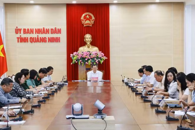Quảng cảnh hội nghị tại đầu cầu Quảng Ninh.