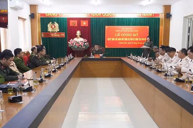 Quang cảnh buổi lễ công bố quyết định.