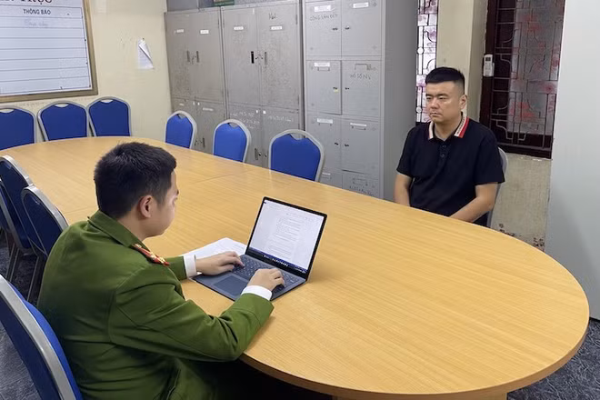 Đối tượng Liu Xiao Lu tại cơ quan Công an.