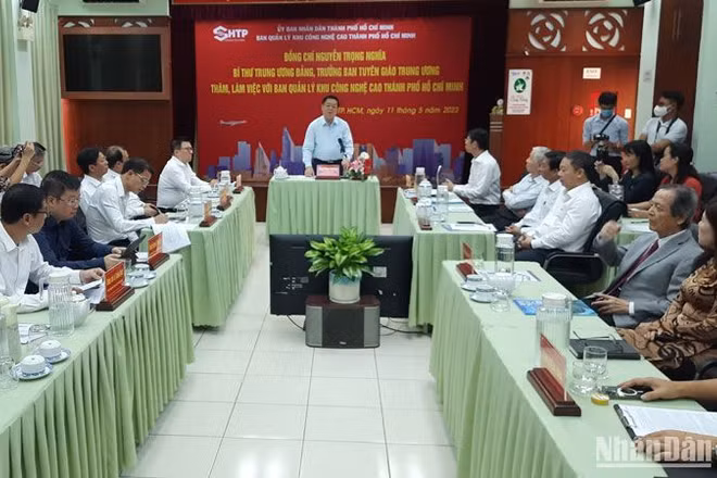 Đoàn công tác Ban Tuyên giáo Trung ương làm việc với Ban Quản lý Khu Công nghệ cao Thành phố Hồ Chí Minh.