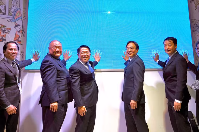 Các đại biểu thực hiện nghi lễ khai mạc Tuần lễ. (Ảnh: Cục Hợp tác quốc tế cung cấp)