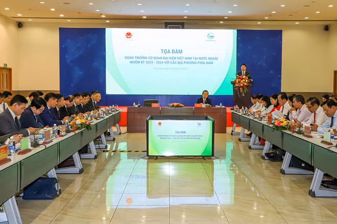 Thứ trưởng Ngoại giao Phạm Quang Hiệu phát biểu khai mạc tọa đàm.