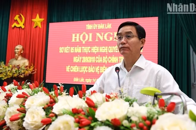 Bí thư Tỉnh ủy Đắk Lắk Nguyễn Đình Trung phát biểu tại hội nghị.