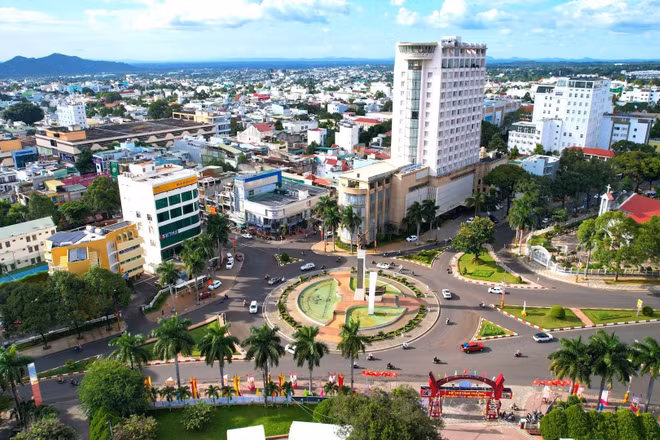 Thành phố Buôn Ma Thuột đang vươn lên mạnh mẽ, trở thành một trong những đô thị phát triển năng động, hiện đại giữa Cao Nguyên đại ngàn. 