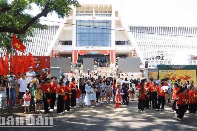 Bảo tàng Đắk Lắk, nơi diễn ra nhiều hoạt động chào mừng kỷ niệm 50 năm Ngày giải phóng miền nam, thống nhất đất nước.
