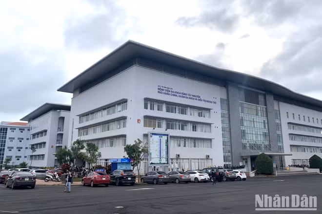 Các bác sĩ Khoa Phụ sản, Bệnh viện đa khoa vùng Tây Nguyên kịp thời cấp cứu, điều trị cho chị H.U.N qua khỏi cơn nguy kịch do tự đặt mua thuốc trên mạng về phá thai tại nhà.