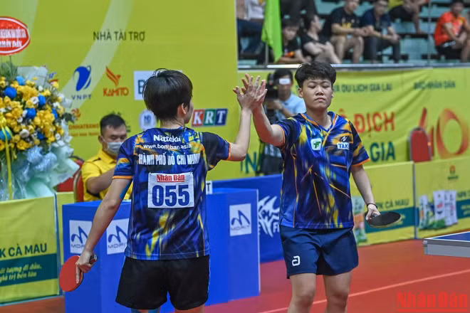 Diễn biến trận chung kết đôi nữ: Diệu Khánh-Thanh Thư bảo vệ thành công ngôi hậu