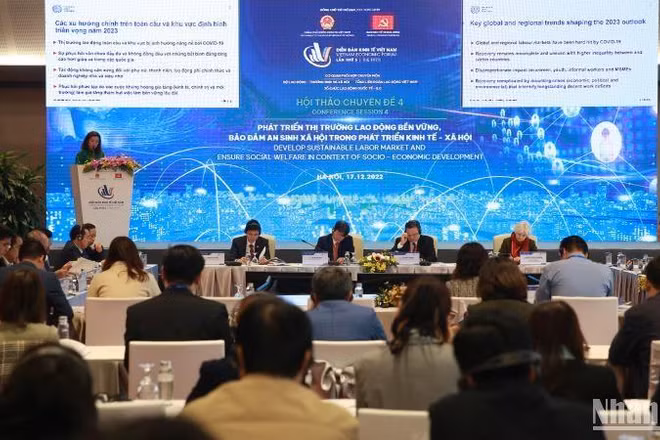 Các đại biểu dự hội thảo chuyên đề 4.