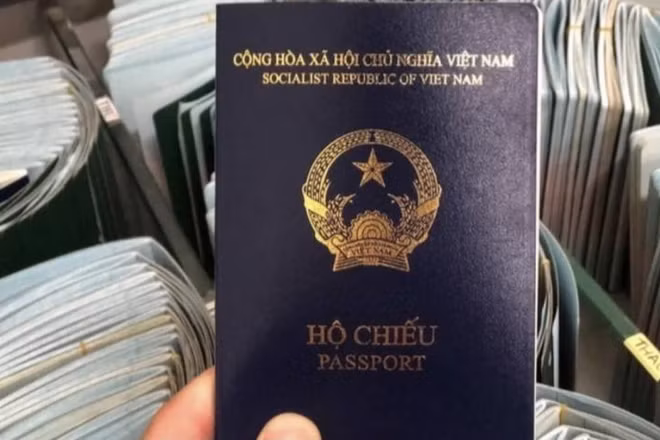 Hộ chiếu phổ thông mẫu mới của Việt Nam. (Ảnh minh họa)