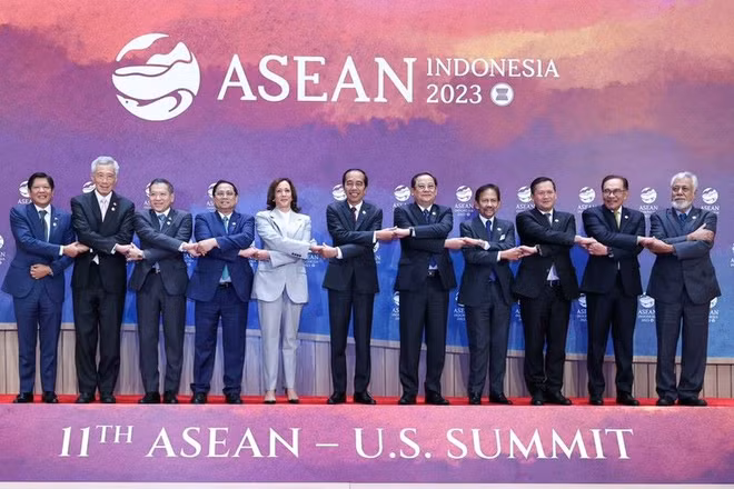 Các nhà Lãnh đạo ASEAN và Phó Tổng thống Hoa Kỳ Kamara Harris chụp ảnh lưu niệm tại Hội nghị Cấp cao ASEAN-Hoa Kỳ lần thứ 11. (Ảnh: Nhật Bắc)