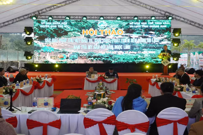 Toàn cảnh Hội thảo các giải pháp thu hút đầu tư, khai thác, phát triển bền vững du lịch Nam Trà My gắn với Sâm Ngọc Linh.