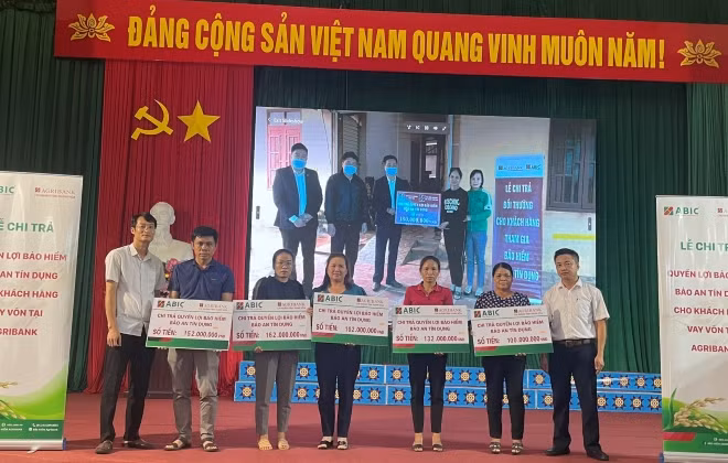 Phối hợp chi trả quyền lợi Bảo hiểm Bảo an Tín dụng cho 05 khách hàng với tổng số tiền 648 triệu đồng.