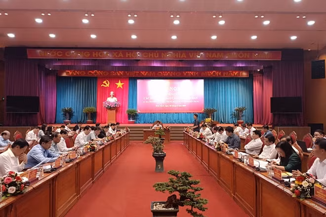 Toàn cảnh hội nghị.