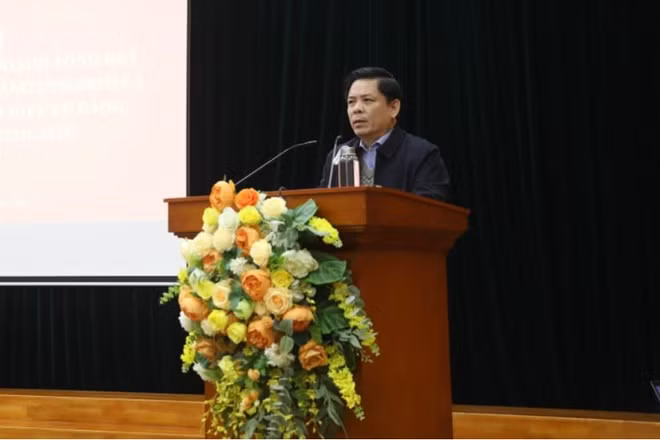Đồng chí Nguyễn Văn Thể, Ủy viên Trung ương Đảng, Bí thư Đảng ủy khối phát biểu tại hội nghị.