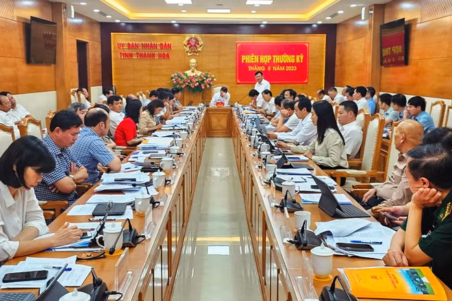 Quang cảnh phiên họp thường kỳ Ủy ban nhân dân tỉnh Thanh Hóa.
