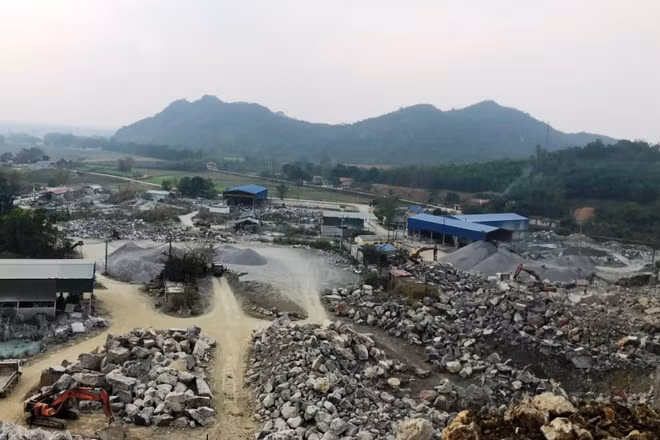 Khu vực khai thác, chế biến đá của doanh nghiệp.