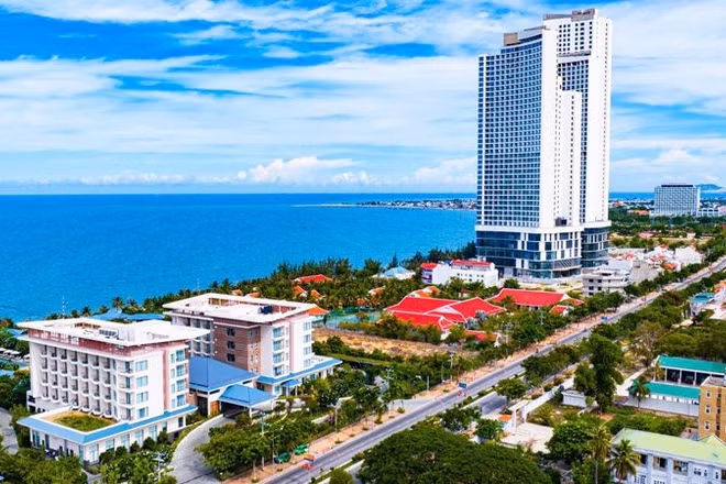 Đầu tư phát triển đô thị và du lịch ven biển với nhiều tiện ích và môi trường trong lành đang tạo nên sự khác biệt để thành phố Phan Rang - Tháp Chàm từng bước trở thành đô thị thông minh (Ảnh: NGUYỄN TRUNG)