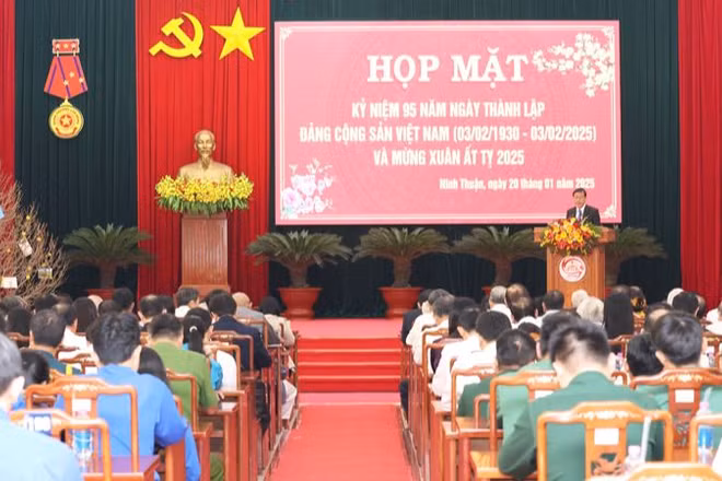 Quang cảnh buổi họp mặt. (Ảnh: NGUYỄN TRUNG)