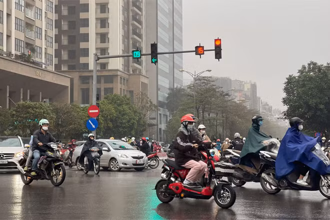 Khu vực Hà Nội sáng có mưa nhỏ, mưa phùn và sương mù, trưa chiều trời nắng. Sáng và đêm trời rét. (Ảnh minh họa)