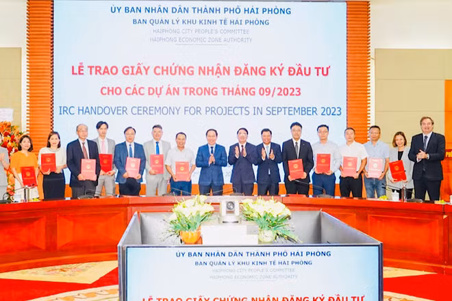 Thành phố Hải Phòng trao Giấy chứng nhận đầu tư chiều 22/9