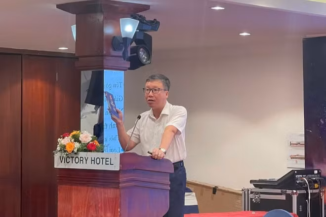 Ông Hoàng Cương, Phó Vụ trưởng Vụ Kế hoạch-Tài chính (Bộ Y tế) phát biểu tại hội thảo.