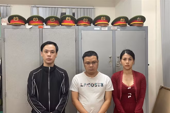Các đối tượng cầm đầu đường dây môi giới mại dâm bị bắt giữ.