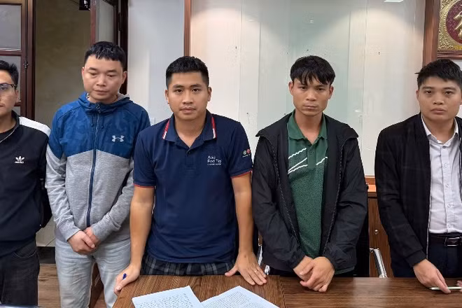 Năm đối tượng bị tạm giữ.