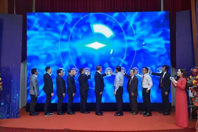 Nghi thức lễ ra mắt, đưa vào vận hành mô hình Trung tâm Đào tạo điện tử quốc tế (IETC).
