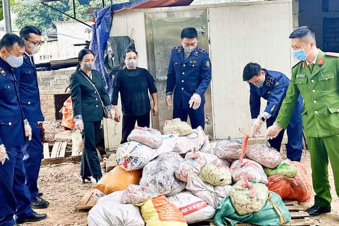 Cuối năm 2023, quản lý thị trường Thái Nguyên phát hiện, tiêu hủy 1 tấn da lợn ôi thiu, bốc mùi tại một cơ sở kinh doanh ở phường Phú Xá, thành phố Thái Nguyên.