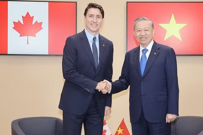 Tổng Bí thư, Chủ tịch nước Tô Lâm tiếp xúc song phương với Thủ tướng Canada Justin Trudeau. (Ảnh: TTXVN)