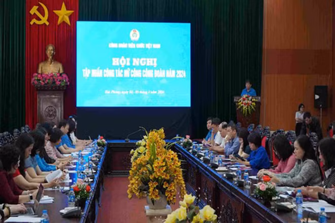 Toàn cảnh hội nghị tập huấn công tác nữ công công đoàn năm 2024.
