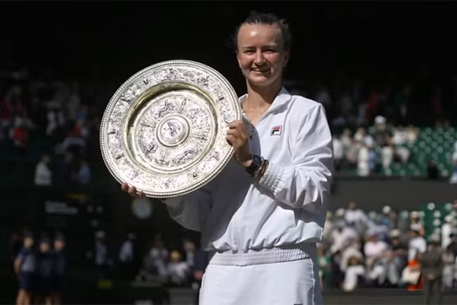 Krejcikova nhận danh hiệu vô địch đơn nữ Wimbledon 2024. (Nguồn: Getty)