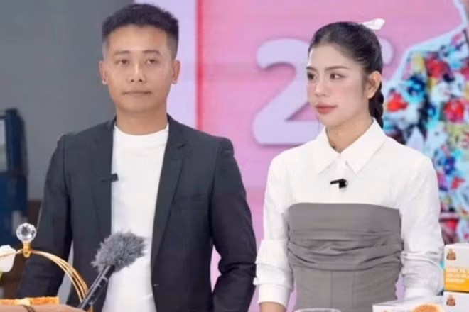 Quang Linh Vlog và Hằng du mục. (Ảnh: TTXVN)