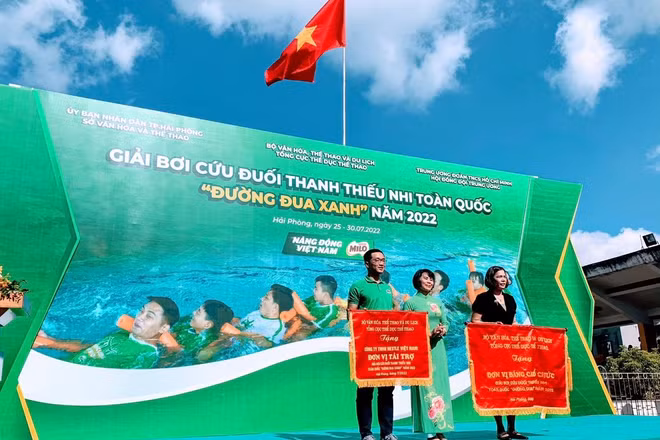 Khai mạc giải bơi cứu đuối “Đường đua xanh”.