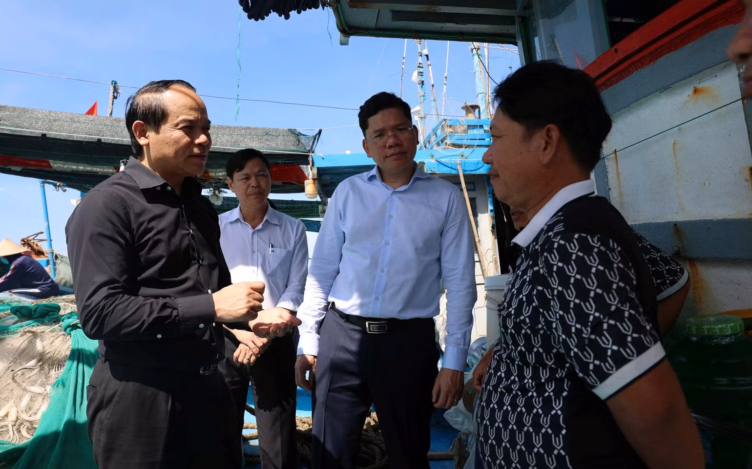 lanh-dao-tphcm-va-tw-noi-chuyen-voi-ngu-dan.jpg