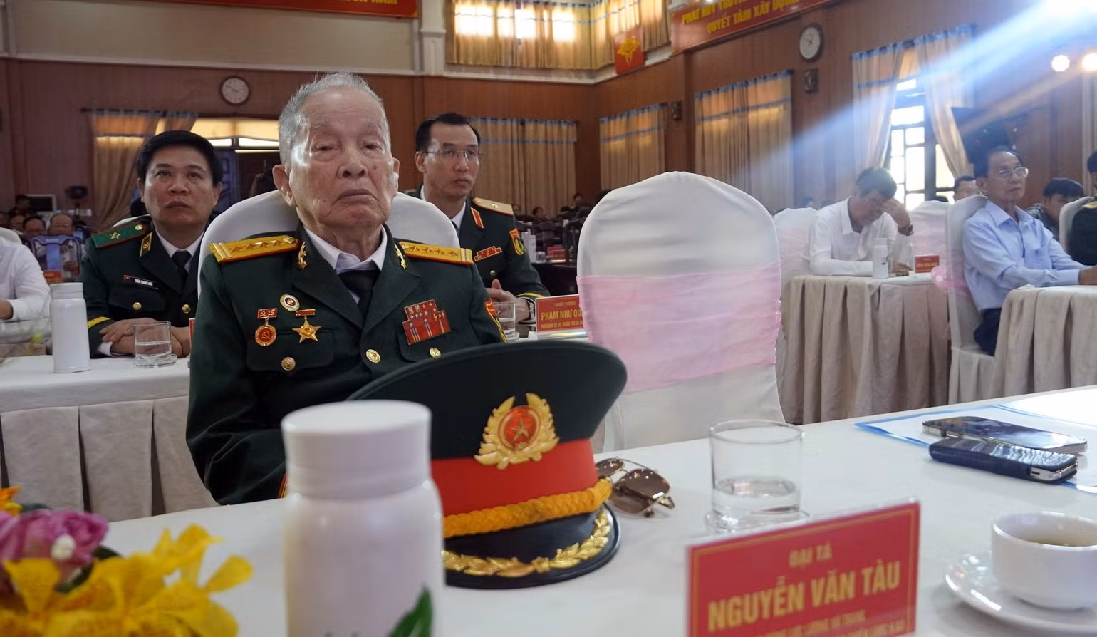 anh-hung-llvtnd-nguyen-van-tau.jpg