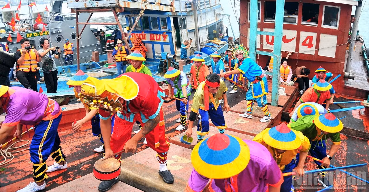 ndo_br_10cheo-thuyen-trong-le.jpg