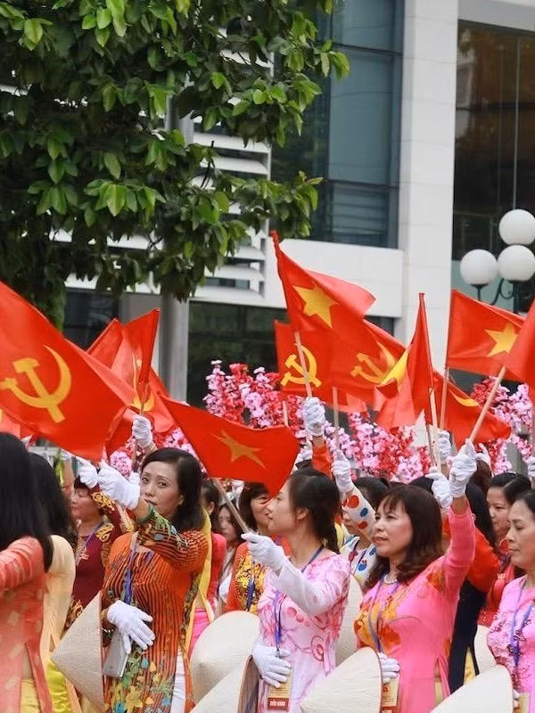 Tôn vinh phụ nữ Việt