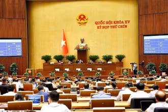 Quốc hội thông qua Nghị quyết về miễn, hỗ trợ học phí đối với trẻ em mầm non, học sinh phổ thông, người học chương trình giáo dục phổ thông tại các cơ sở giáo dục trong hệ thống giáo dục quốc dân.