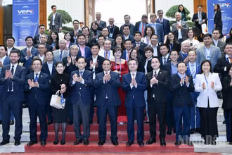 Thủ tướng Phạm Minh Chính và các đại biểu tham dự Diễn đàn Kinh tế Việt Nam 2025, triển vọng 2026.