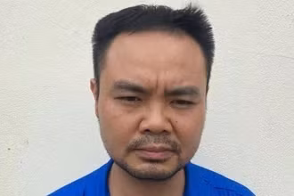 Giám đốc Chi nhánh Văn phòng Đăng ký đất đai huyện Yên Thủy Trịnh Hùng Cường. (Ảnh Công an Hòa Bình cung cấp)