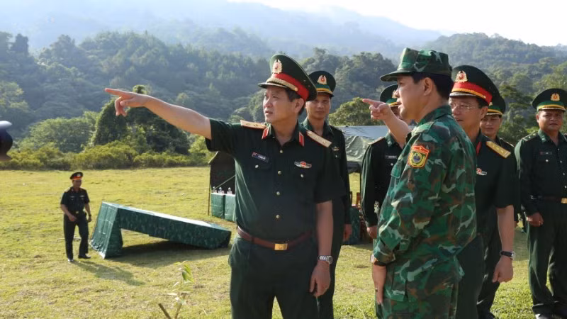 Trung tướng Lê Ngọc Hải, Ủy viên Trung ương Đảng, Tư lệnh Quân khu 5 kiểm tra đường tuần tra biên giới qua địa bàn Đồn Biên phòng Sông Thanh, Ban Chỉ huy Bộ đội Biên phòng tỉnh Quảng Ngãi.