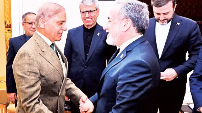 Thủ tướng Pakistan Shehbaz Sharif gặp Bộ trưởng Ngoại giao Iran Abbas Araghchi tại Islamabad.