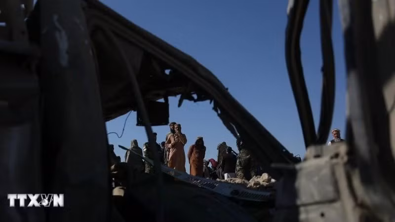 Phương tiện bị phá hủy sau một cuộc không kích tại Nangarhar, Afghanistan. (Ảnh: THX/TTXVN)