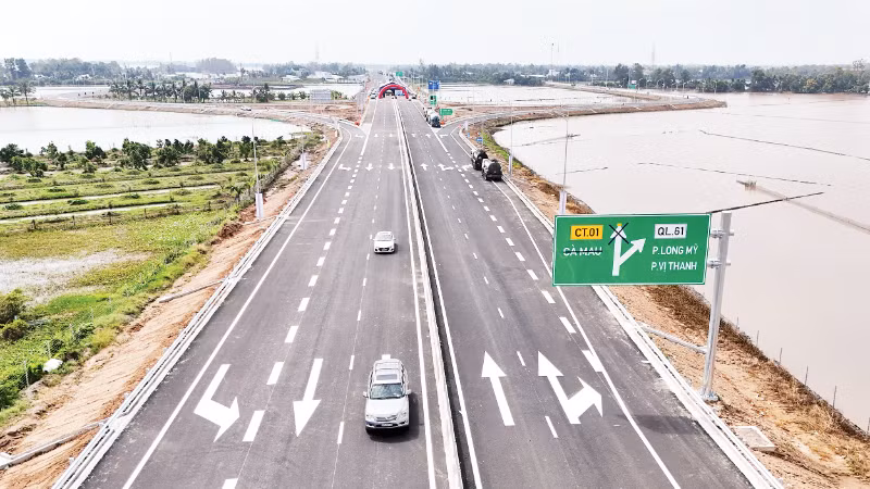 Cao tốc Cần Thơ-Cà Mau (đoạn thành phần Cần Thơ-Hậu Giang) đưa vào khai thác giúp tăng cường kết nối Cần Thơ và vùng Đồng bằng sông Cửu Long.