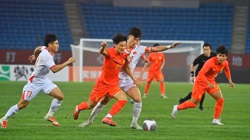 U22 Việt Nam (áo trắng) thi đấu kiên cường, thắng đội chủ nhà U22 Trung Quốc 1-0.