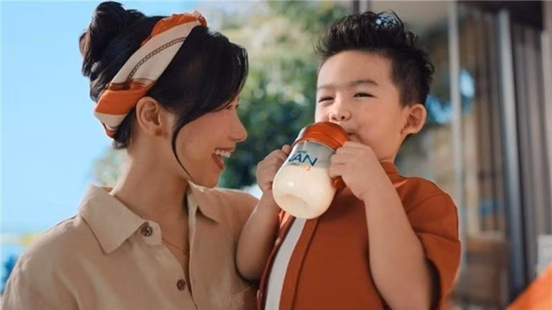 Dinh dưỡng đầu đời ảnh hưởng đến sự phát triển của trẻ. (Ảnh: Nestlé Việt Nam)