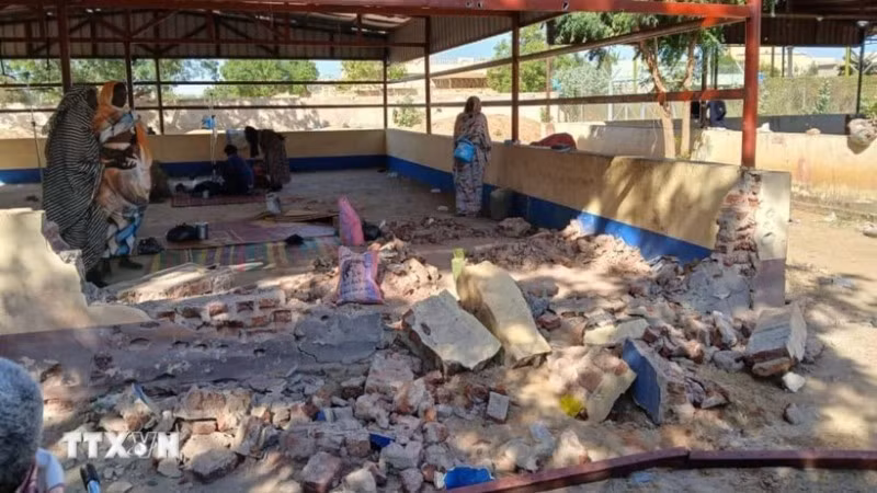 Một bệnh viện bị hư hại sau cuộc giao tranh giữa SAF và RSF tại thành phố El Fasher, bang Bắc Darfur. (Ảnh: THX/TTXVN)