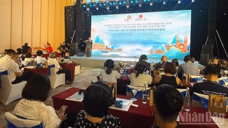 Chương trình giao lưu văn hóa và giới thiệu du lịch thành phố Tuân Nghĩa (Trung Quốc) tại Hà Nội. 